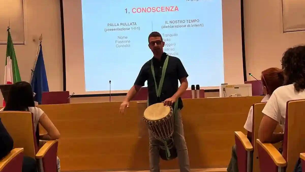 Drum circle a Udine: la musicoterapia che aiuta i ragazzi della NPIAT - 