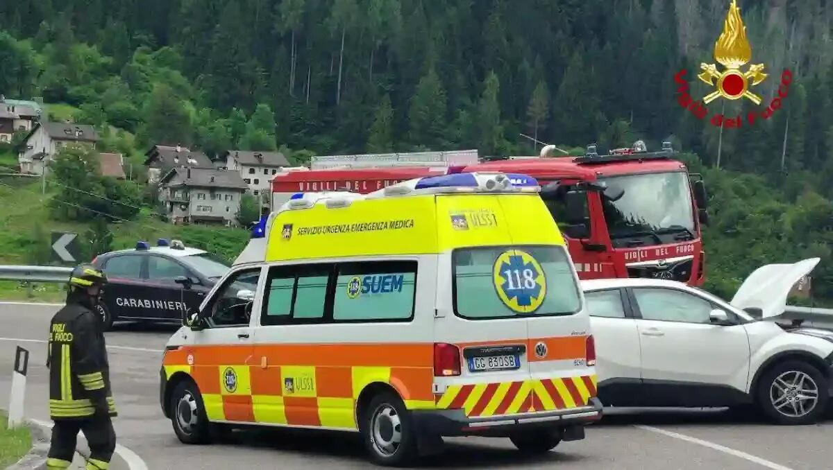 Frontale tra due auto a San Tomaso Agordino, il bilancio è di tre feriti: tutti trasportati in ospedale - 