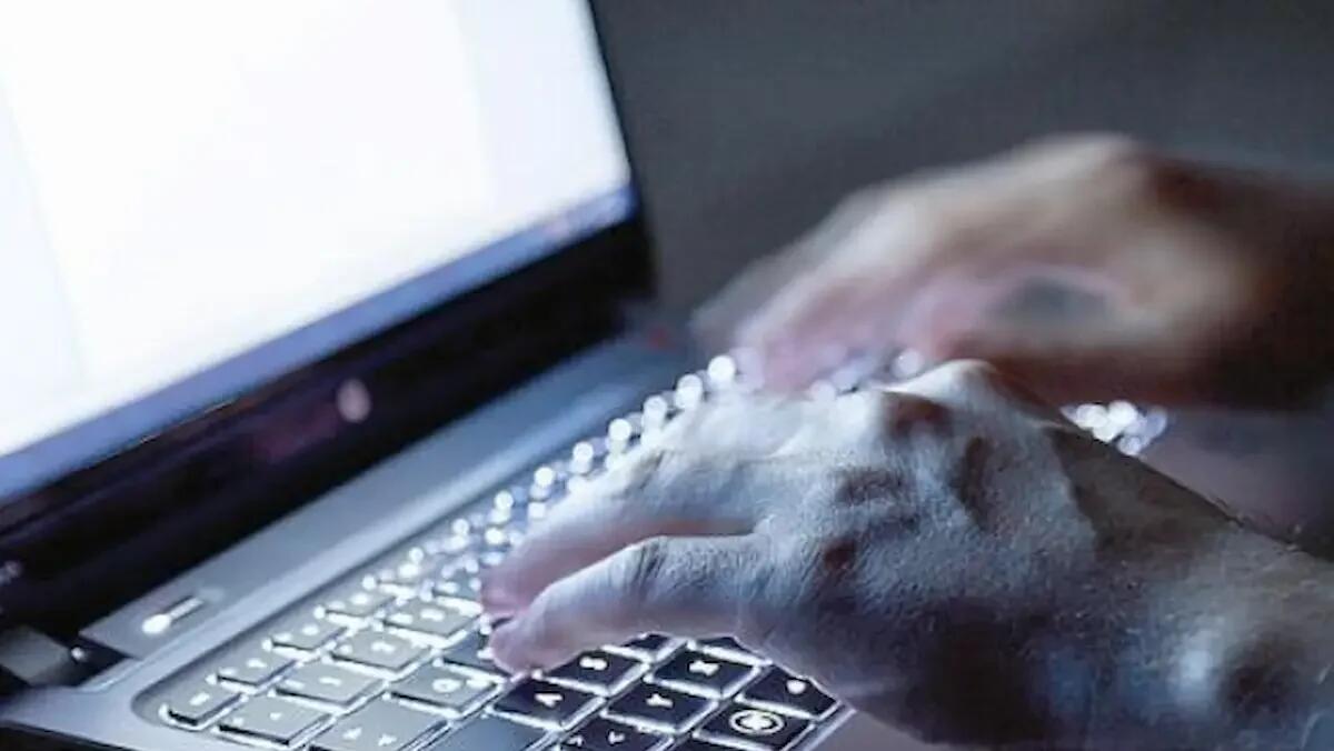 Gli clonano lo Spid: si ritrova con 50mila euro di debiti e la cessione del quinto della pensione - 