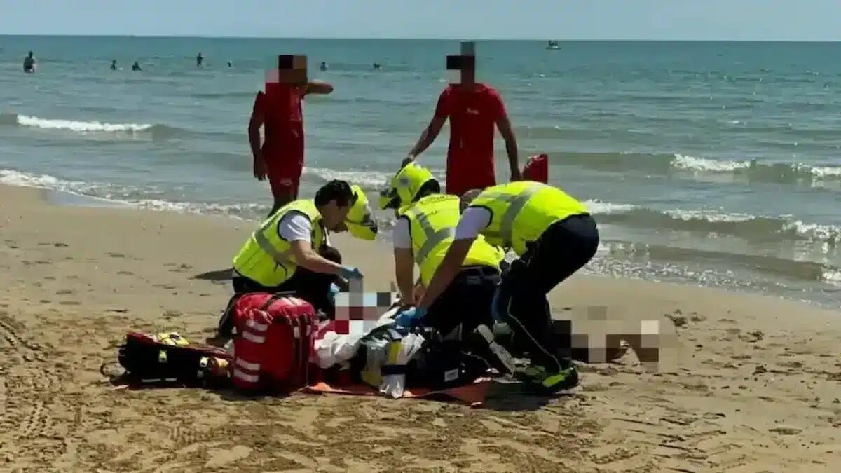 Tragedia in spiaggia a Grado: bambina di 4 anni muore annegata - 
