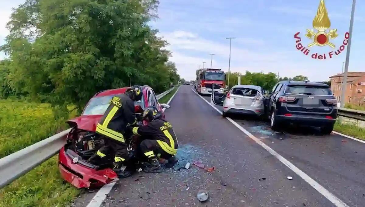 Incidente sulla SP45, coinvolti tre veicoli: una persona gravemente ferita elitrasportata a Padova - 