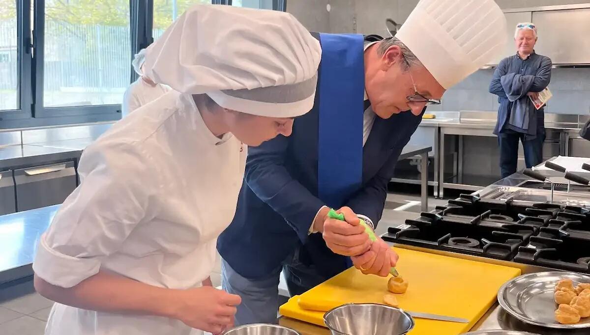 Scuola e istituzioni ai fornelli: presentate le nuove cucine dell’Istituto Maffioli - 