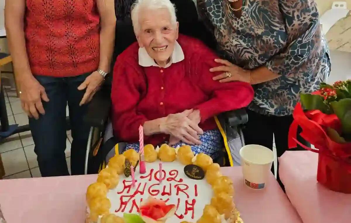 Un compleanno speciale alla Casa di Soggiorno Prealpina: Angela Dalla Mora festeggia 102 anni - 