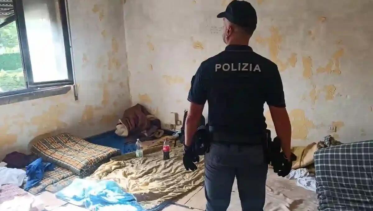 Padova, emergenza sanitaria per scabbia e degrado: evacuata palazzina occupata - 