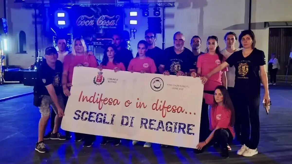 Un flashmob alla Sagre di Camino contro la violenza sulle donne - 