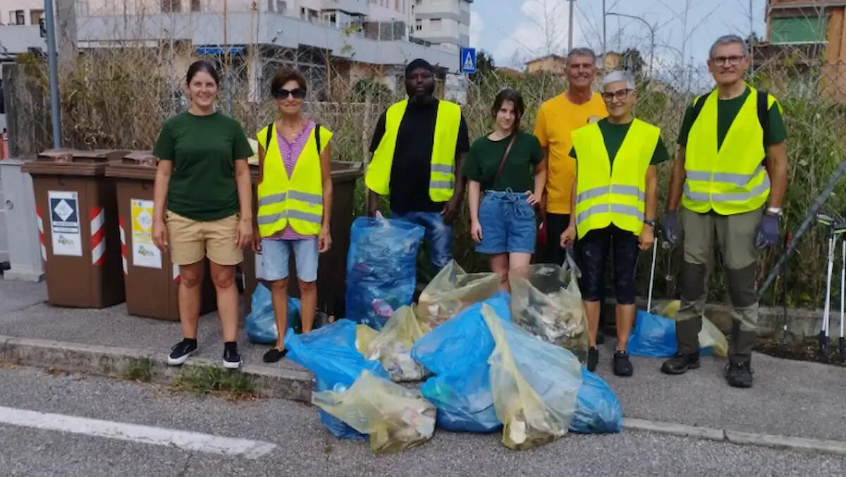 “Puliamo i Quartieri” di nuovo in azione a Pordenone: volontari uniti per una città più pulita - 