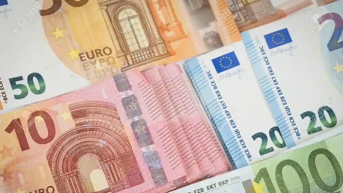 La Polizia ferma un'Audi in A4, trovati 200mila euro in contanti: conducente denunciata per riciclaggio - 
