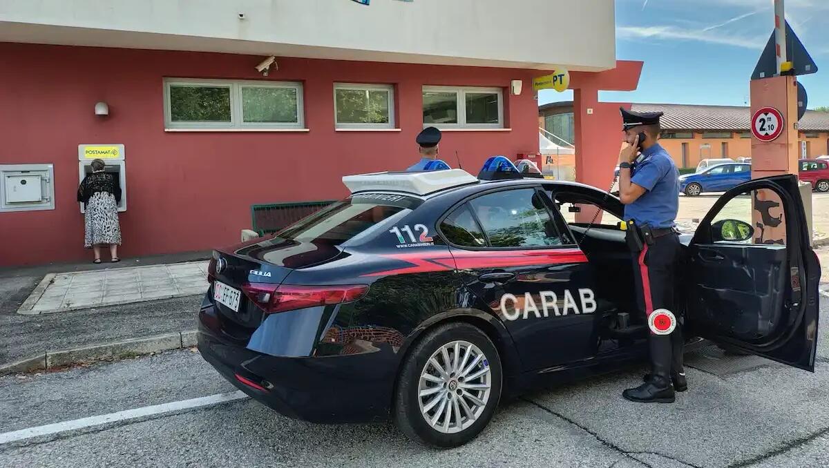 Schiaffi e spray urticante su una donna per derubarla, poi la fuga: arrestato 41enne albanese - 