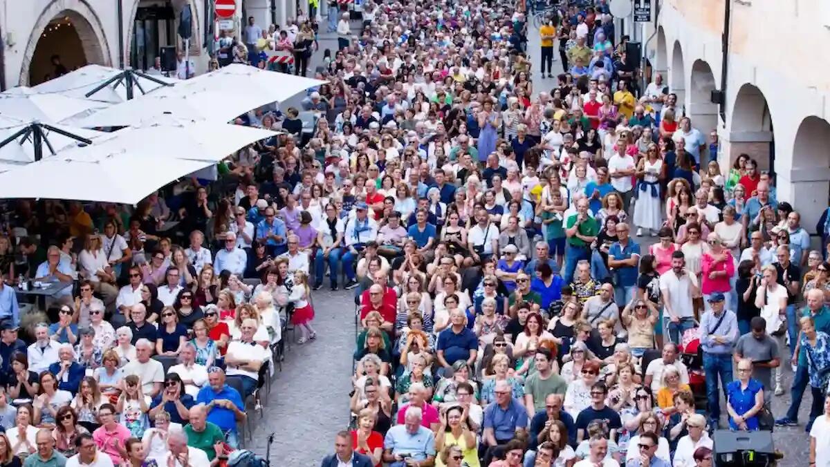 Grande folla alla Tombola di Pordenone tra musica e allegria: tutti i vincitori e le immagini - 