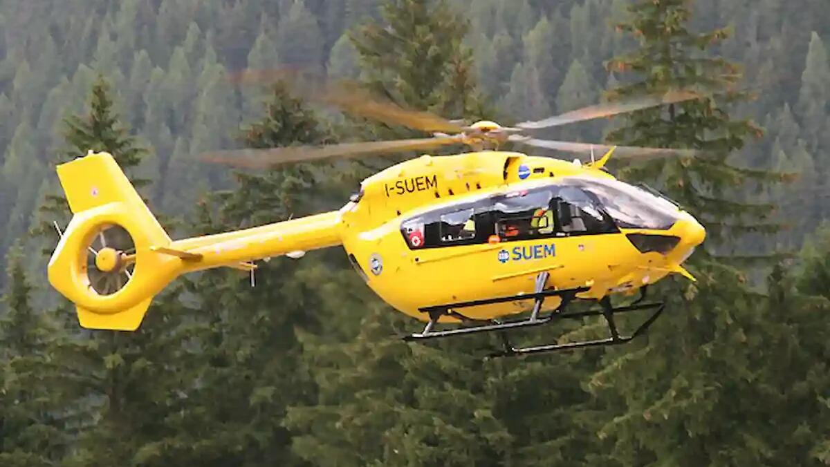 Incidente sul lavoro per un boscaiolo in Col Vidal, colpito da una pianta: soccorsi rapidi in elicottero -