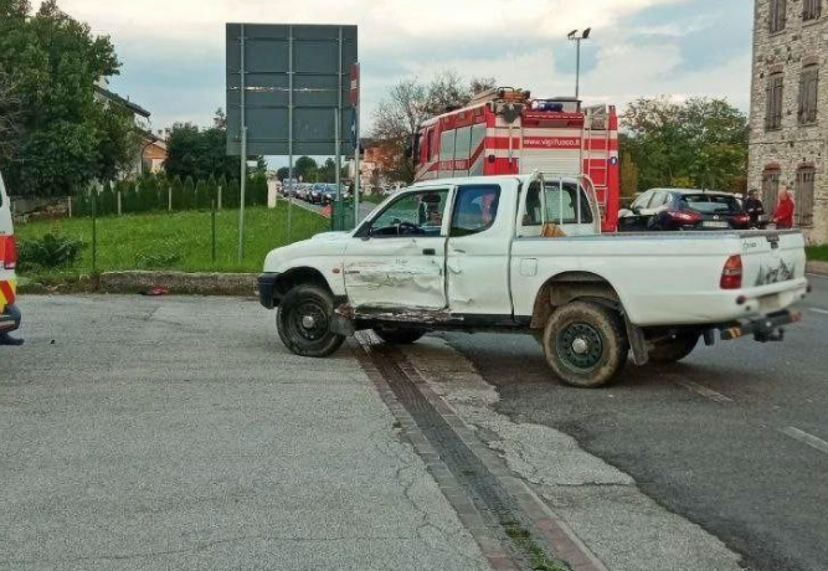 Lo schianto contro il pick up