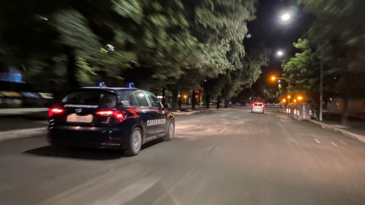 Legato a una sedia e con una pistola puntata mentre gli svaligiano casa: imprenditore sotto shock - 