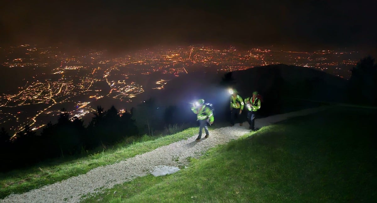 Si perde andando a funghi, poi cala il buio: 74enne ritrovato fradicio in tarda serata  - 