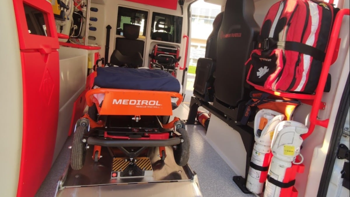 Incidente in cantiere, gli rimane la mano intrappolata nella macchina impastatrice per cemento - 