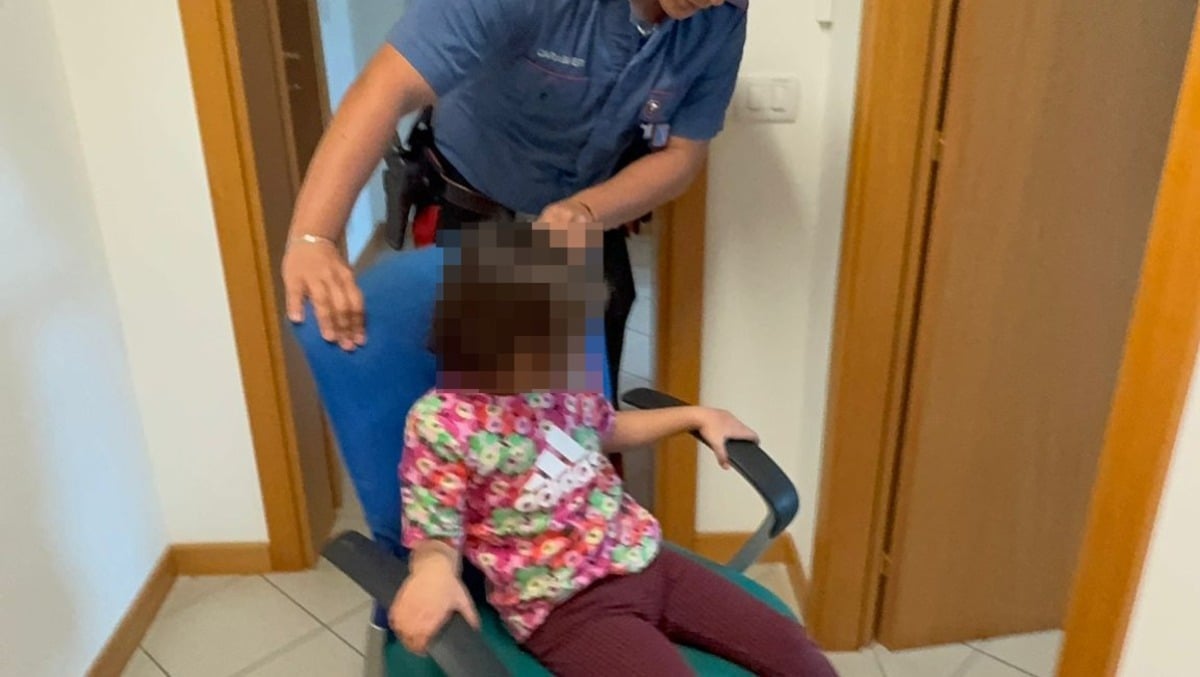 Bimba di 6 anni si allontana da casa dei nonni: ritrovata su una strada trafficata un'ora dopo - 