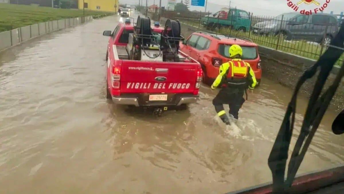 Maltempo in arrivo: scatta l'allerta meteo per piogge intense, mareggiate e bora a 100 km/h - 