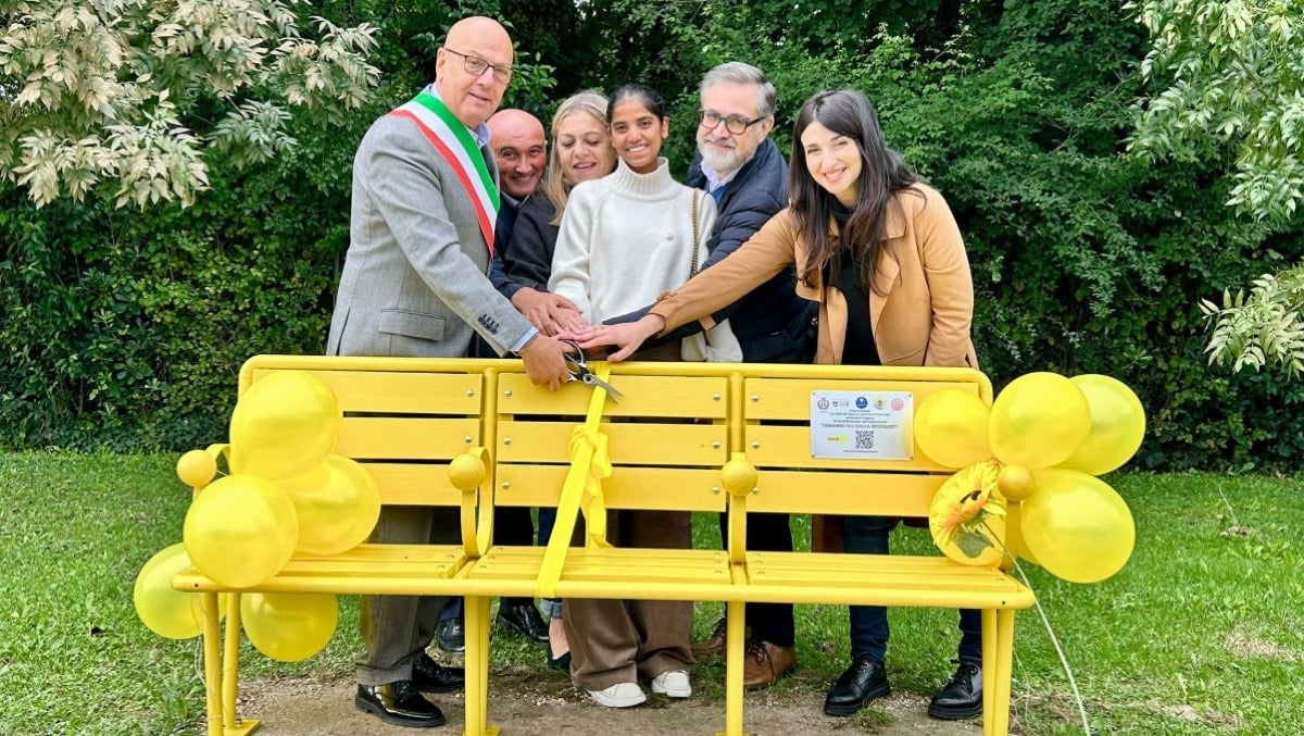 Treviso inaugura la “Panchina gialla” al Parco Uccio: simbolo di consapevolezza sull’endometriosi - 