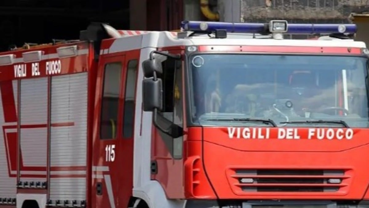 Fiamme in cucina: paura al terzo piano di una palazzina - 
