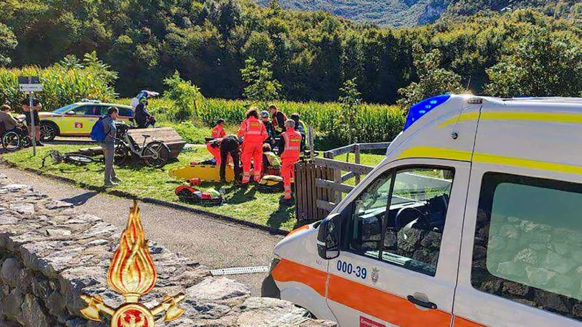 Bici si schianta su un capitello in area picnic: ciclista 68enne gravissimo - 
