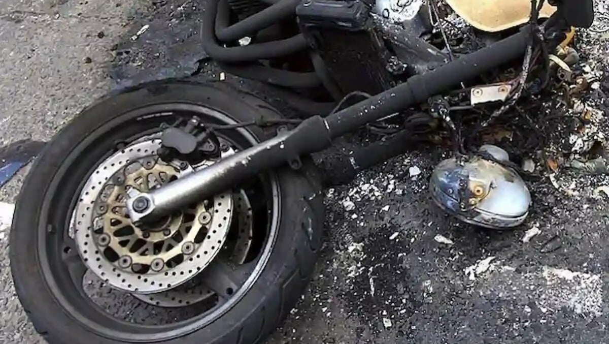 Tragico scontro auto-moto all'alba: centauro perde la vita - 