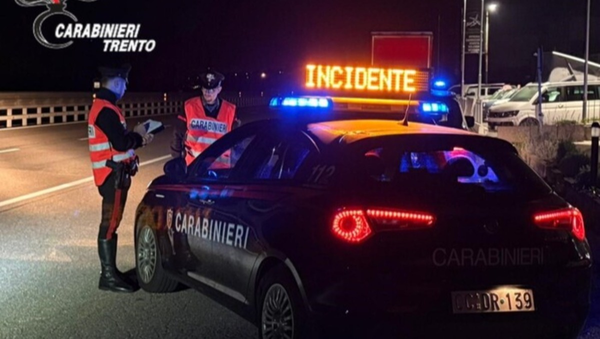 Sfreccia ubriaco e "fatto" al volante, invade l'altra corsia e fa un frontale: denunciato 30enne - 
