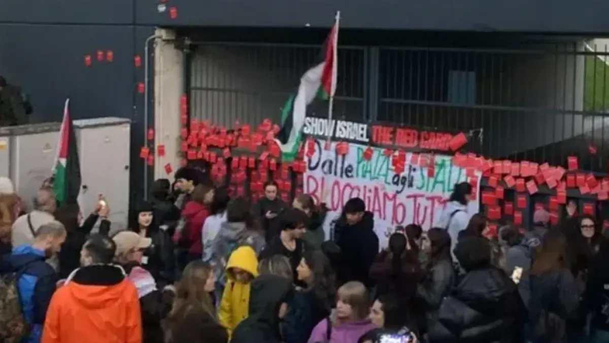 Udine blindata per Italia-Israele, ma lo stadio è quasi deserto: "10.000 fuori e 5.000 dentro" - 