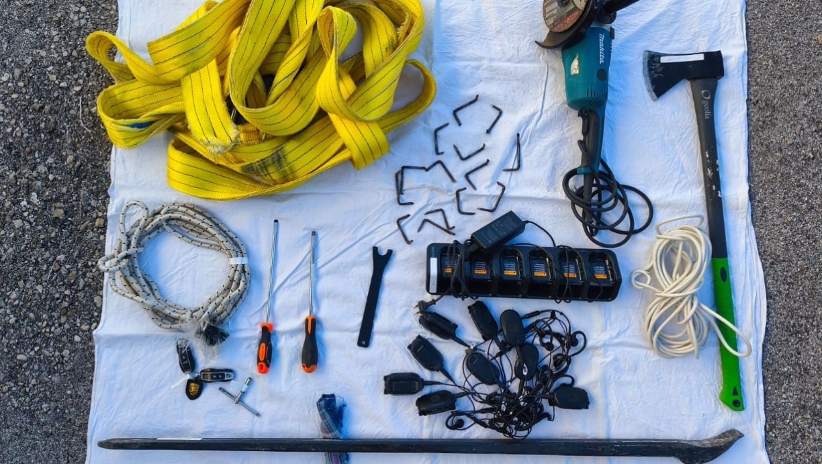 Auto rubata a Rovigo, ritrovata nel Pordenonese: dentro il "kit" dello scassinatore - 