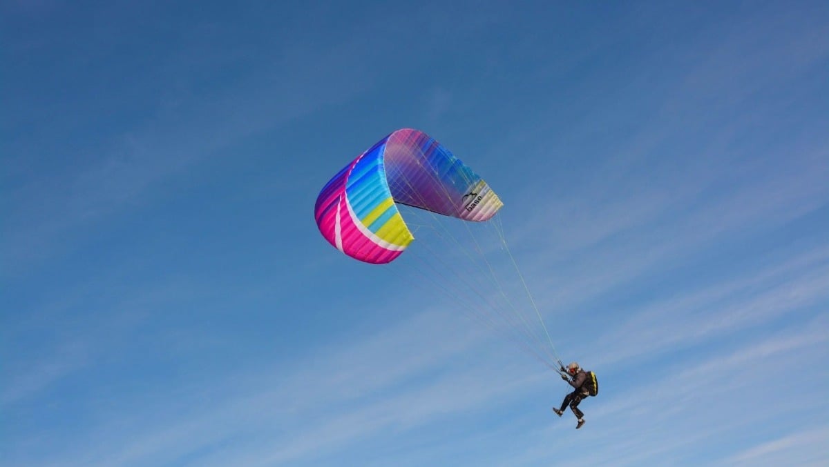 Incidente in parapendio, la vela si chiude all'improvviso: precipita un 27enne - 