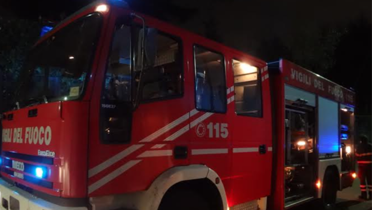Notte di paura a Rovereto, incendio in un appartamento: 40enne portata in ospedale in codice rosso - 