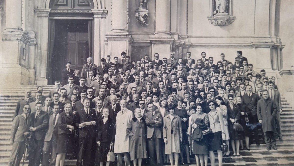 “Memorabilia – Una storia di famiglia”: il docufilm sul capitalismo etico e la forza del teatro debutta ai festival -
