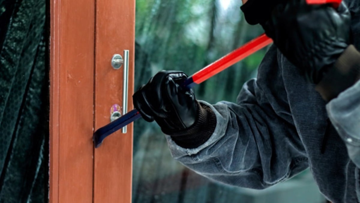 Furto flash alla Sda di Feletto: ladri forzano due porte e svuotano la cassaforte, colpo da 20mila euro -
