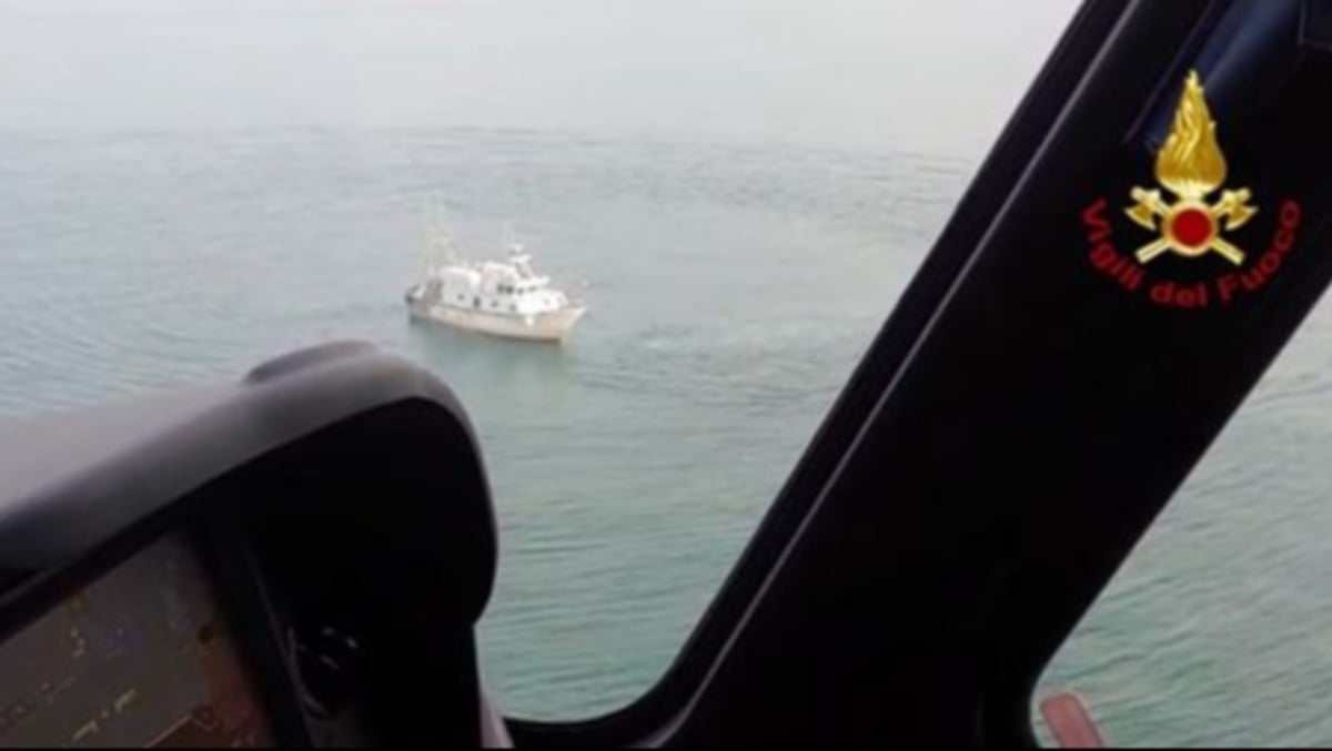 Dramma sfiorato al largo di Chioggia: pescatore soccorso con l’elicottero in mare aperto -