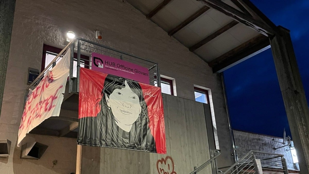 Udine, rubato manifesto dedicato a Giulia Cecchettin e banner contro la transfobia