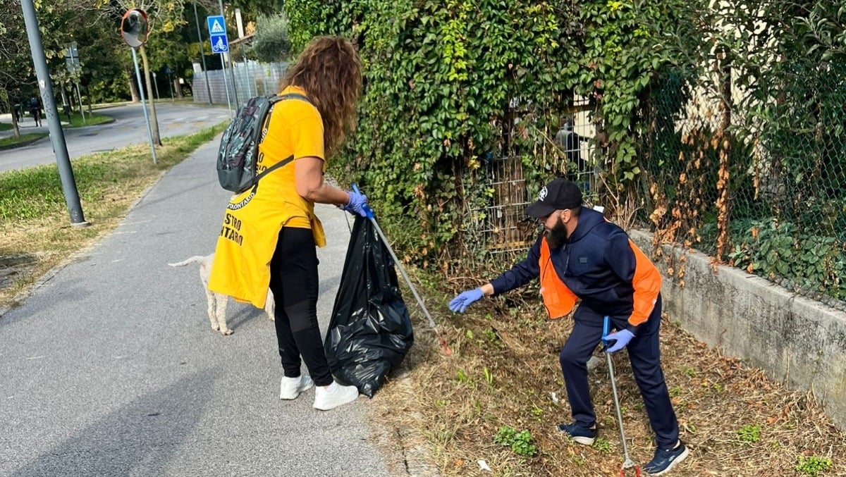 Volontari uniti per ripulire il quartiere Arcella a Padova - 