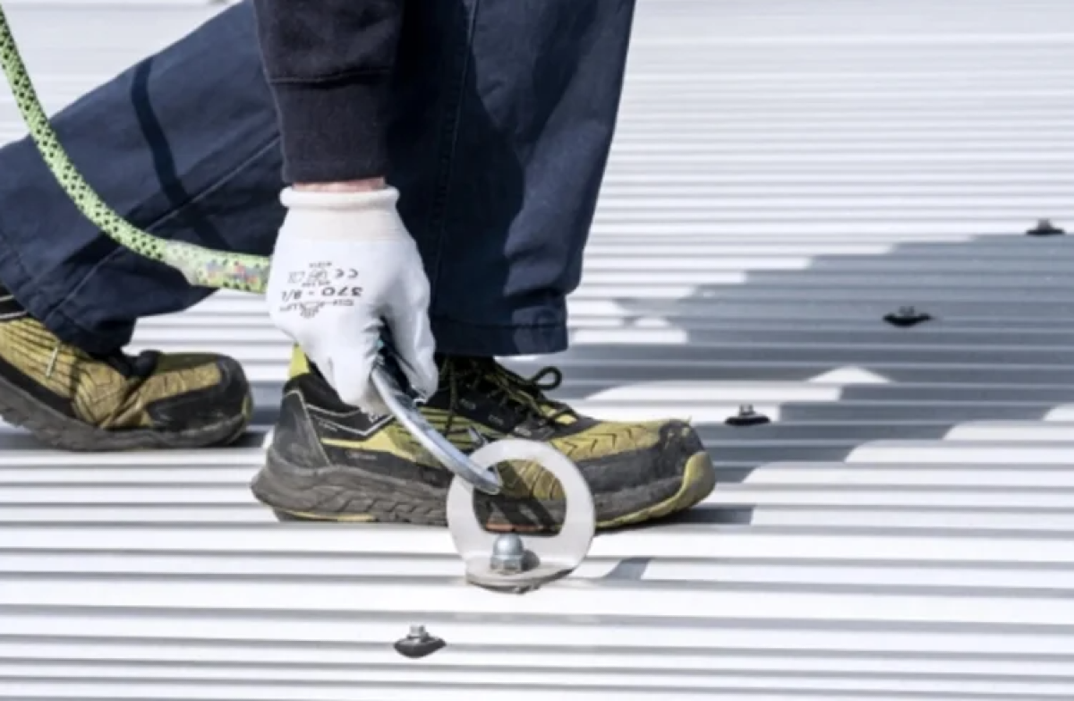 Come scegliere l’attrezzatura anticaduta più adatta al tipo di intervento - 