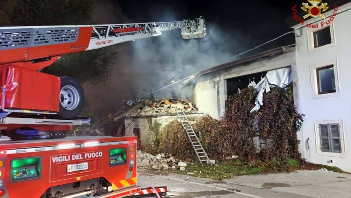 Esplosione durante lo sgombero di un casolare: tre Carabinieri morti sotto le macerie, 13 feriti -