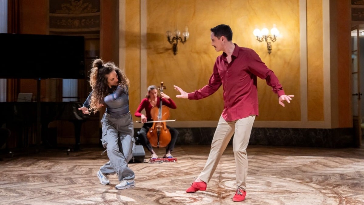 Wunderkammer 2025 apre con “Movimento”: danza barocca e street dance al Teatro Miela di Trieste -