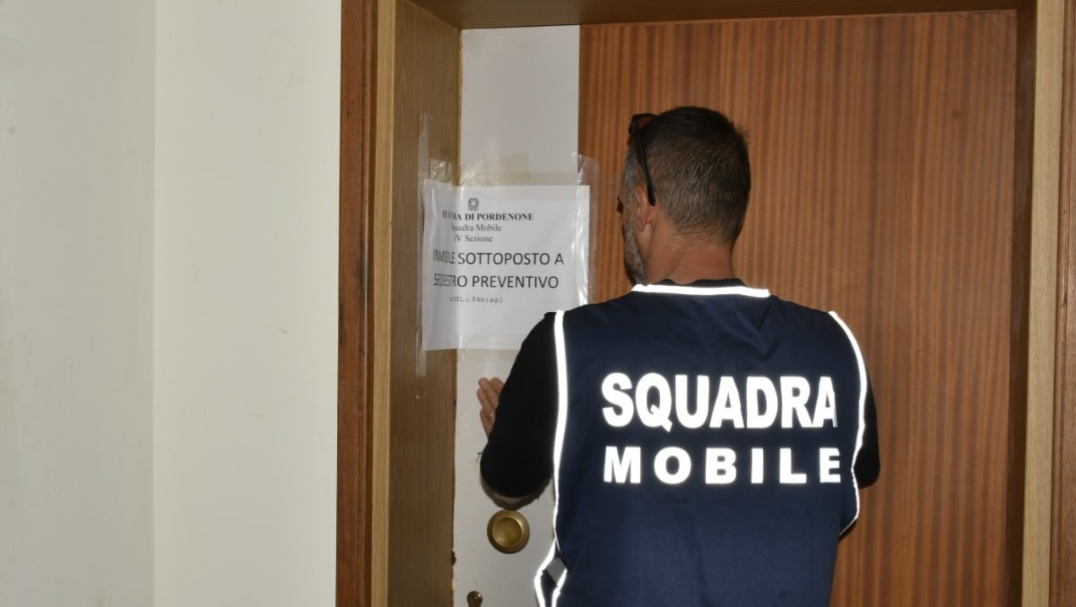 Le segnalazioni dei vicini fanno scattare i controlli della Polizia: arrestato 47enne per spaccio -