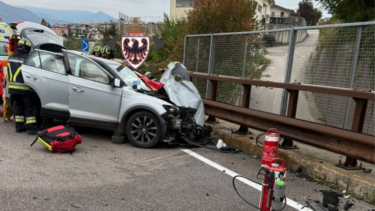 Violento scontro auto-camion: 29enne ferito, estratto dalle lamiere - 