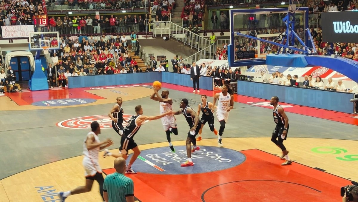 Basketball Champions League, si spegne sul ferro l'urlo del PalaTrieste: il Galatasaray vince 90-91 -