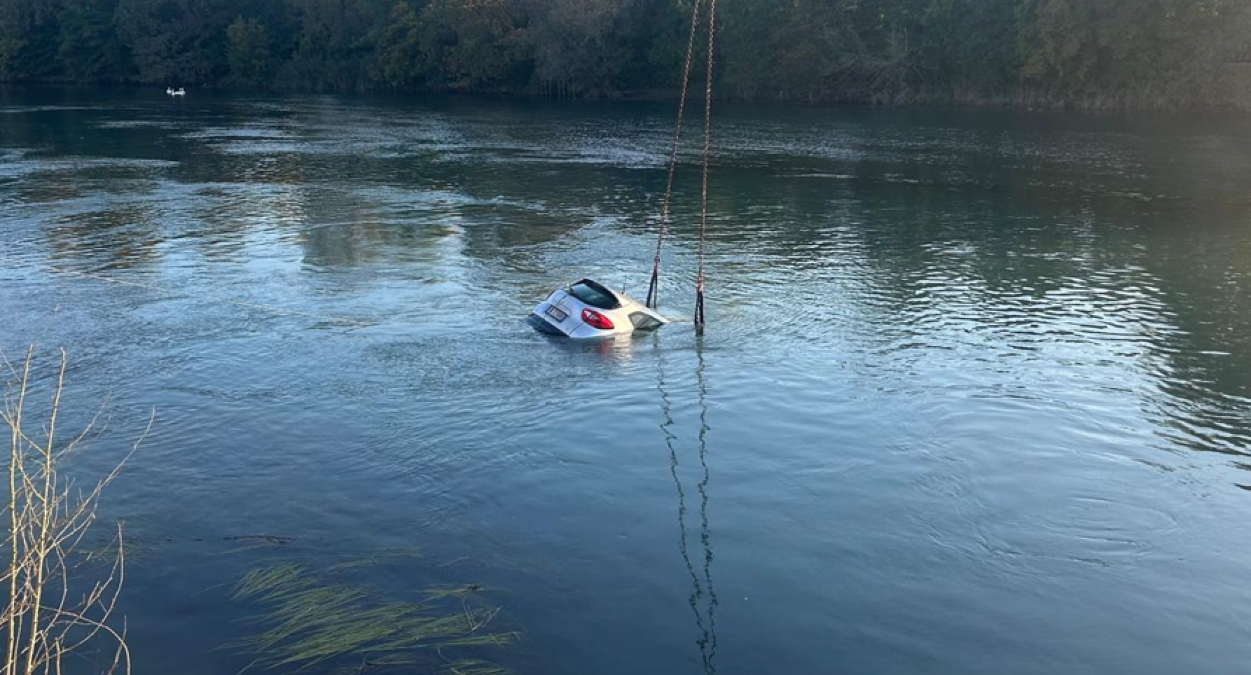 Muore la madre, i figli la portano in auto e si gettano nel fiume. Trovati senza vita dopo 7 giorni -