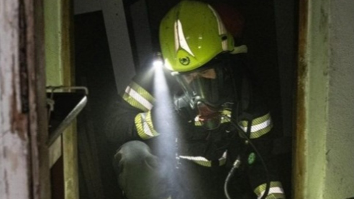 Momenti di paura a Merano, una stufa a pellet va a fuoco: la cantina è satura di fumo  - 