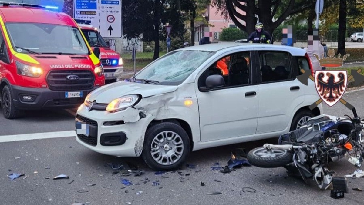 Pauroso scontro auto-moto: due feriti in codice rosso - 