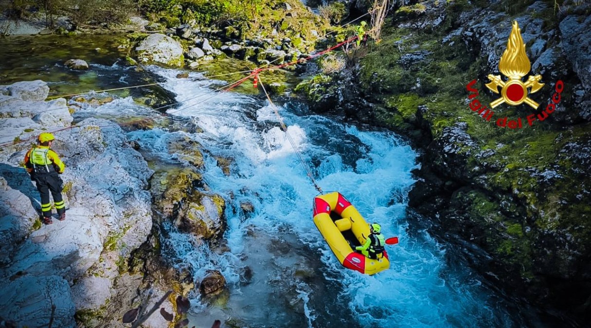 Tra correnti fluviali e pareti rocciose: i Vigili del Fuoco si esercitano a salvare vite - FOTO e VIDEO - 