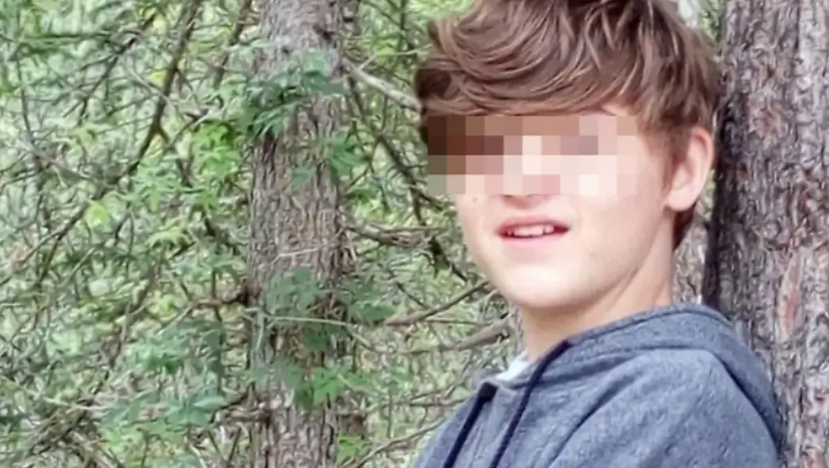 "Tumore curato con l'argilla": Francesco muore a 14 anni, genitori a processo per omicidio -