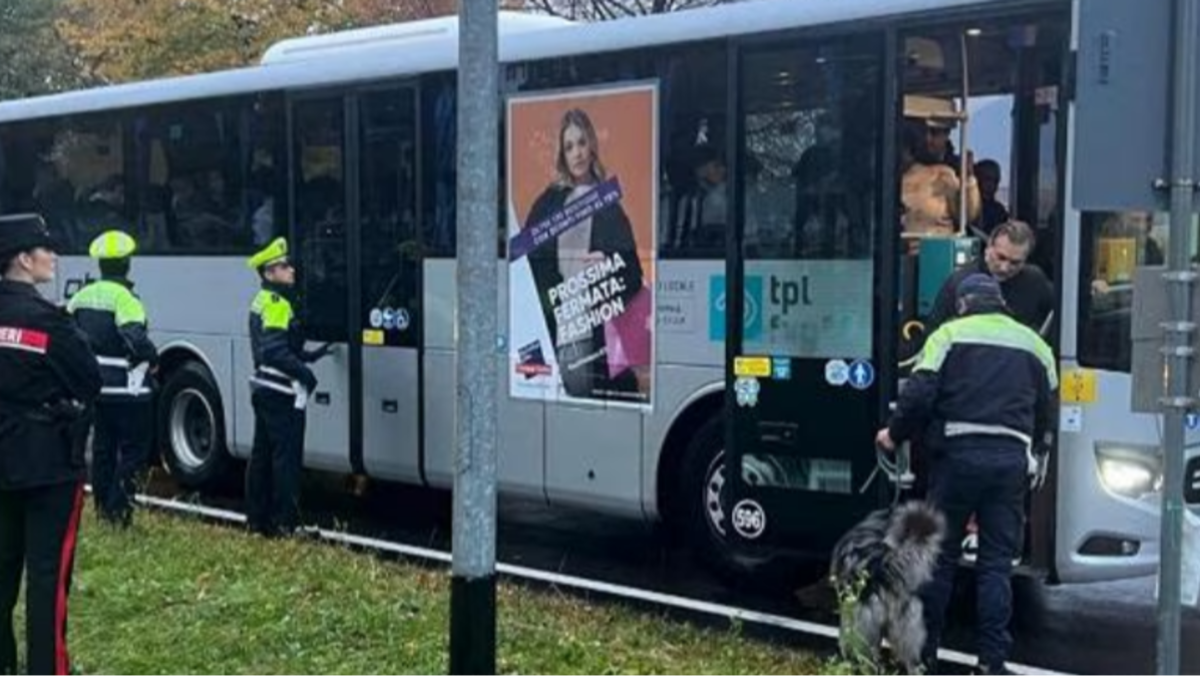 Operazione antidroga sugli autobus scolastici: controllati 320 studenti -
