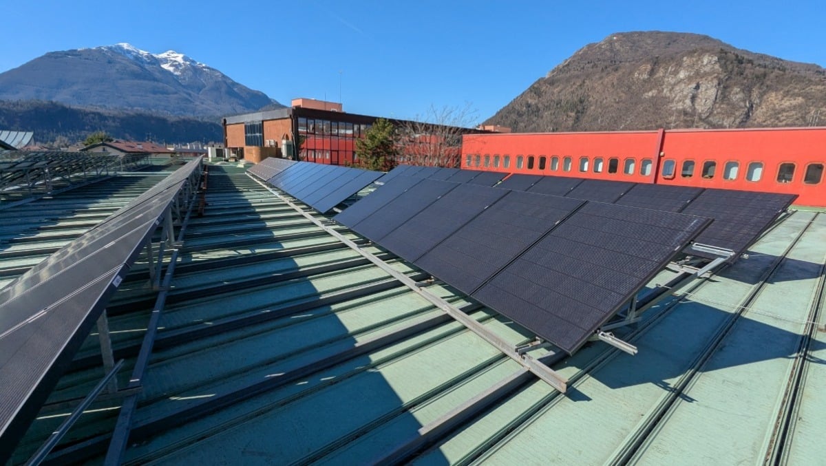 Fotovoltaico potenziato a Tolmezzo: ora l'impianto dell’autostazione produce energia per 35 famiglie -