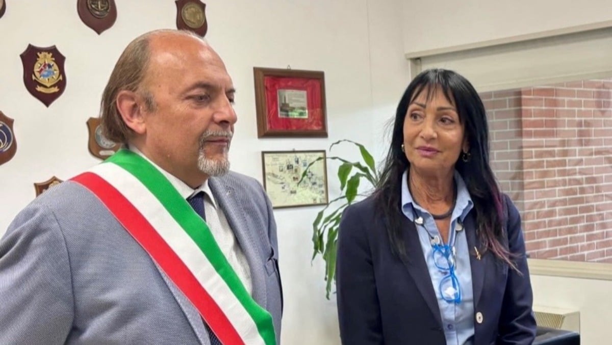 Esibisce una patente internazionale, è falsa: 5mila euro di multa oltre al fermo del mezzo -