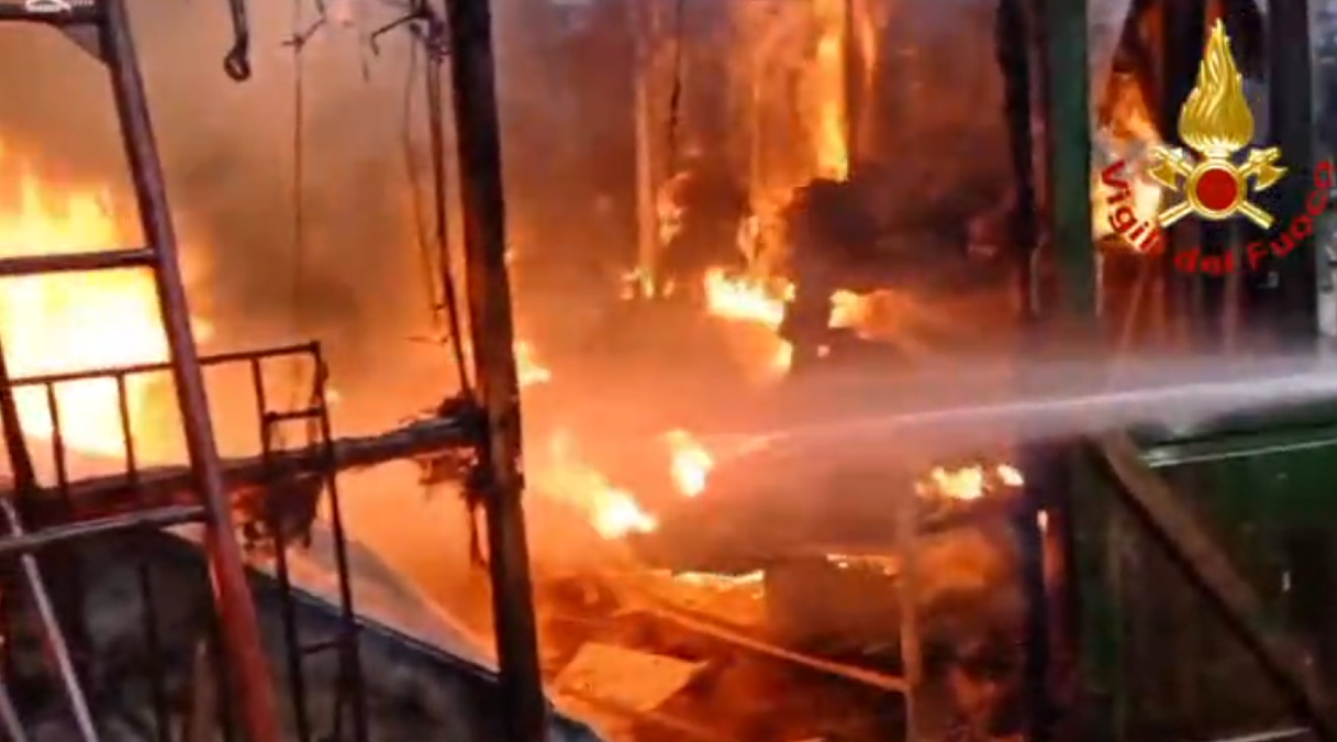 Pozzuolo del Friuli. Dramma sfiorato a Carpeneto: tenta di spegnere le fiamme e rimane ustionato | VIDEO