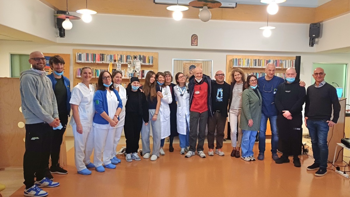 Musica e terapia all’Area Giovani del CRO di Aviano: dal laboratorio nasce il brano "Valzer di onde" -